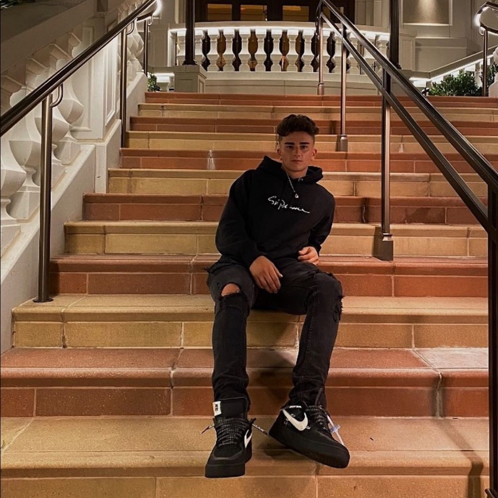 Meet your Posher, Justin